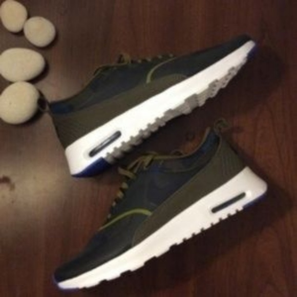 NEW Nike Air Max Thea Running Shoe Camo 9 - Picture 2 of 8